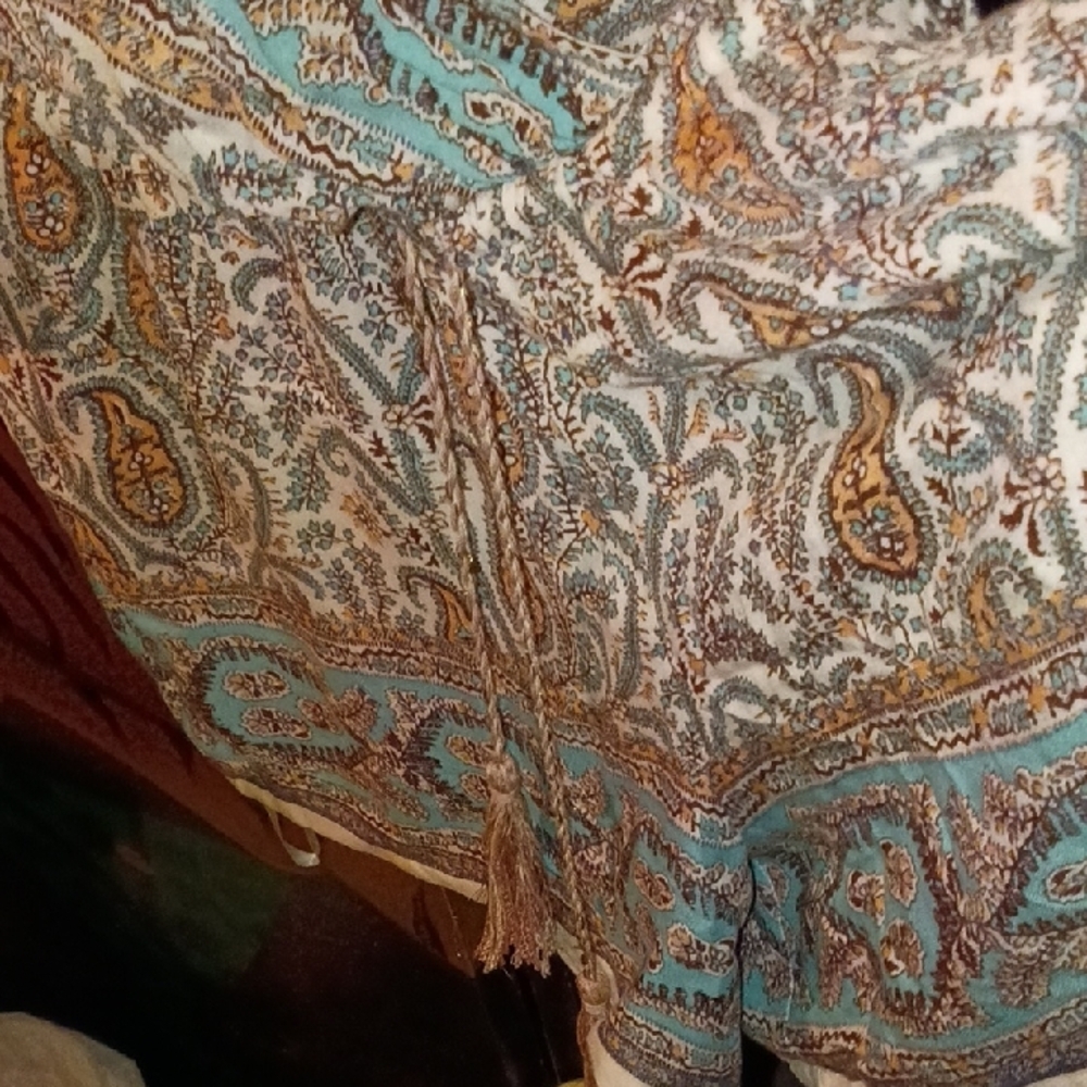 Adorable Chelsea & Violet Paisley Blouse in Blue and Cream - Picture 5 of 7
